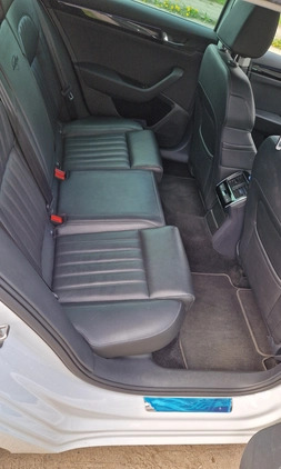 Skoda Superb cena 110700 przebieg: 221000, rok produkcji 2018 z Włocławek małe 106